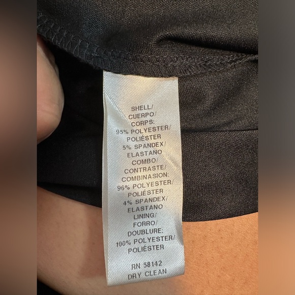 Modest modern bodycon leaf print white and black Maggy London women size 6 - Picture 16 of 16